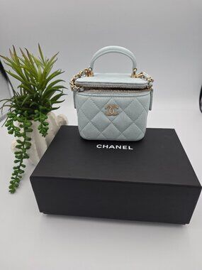 NEW Chanel Classic Top Handle Vanity Case with Chain Quilted Lambskin Mini